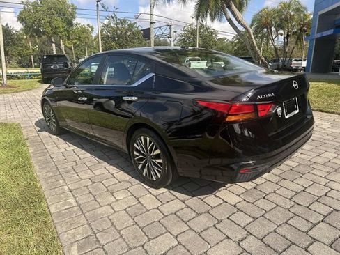 Used 2025 Nissan Altima 2.5 SV FWD image 33