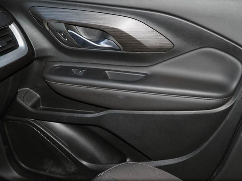 Used 2023 GMC Terrain SLE image 25