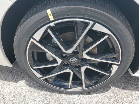 New 2025 Nissan Sentra SR w/ SR Premium Package image 7