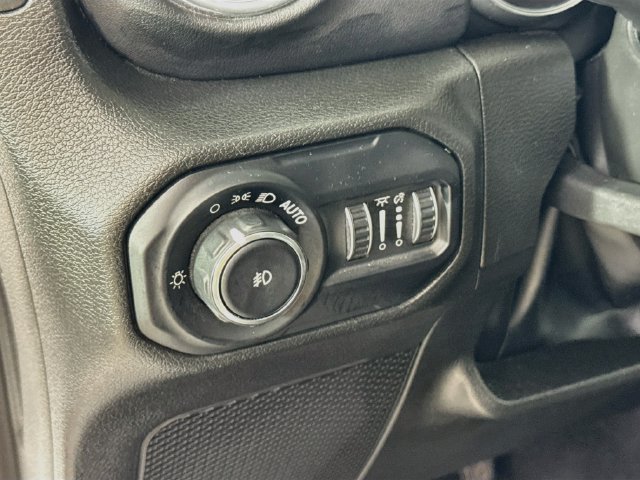 Used 2022 Jeep Wrangler Unlimited Sahara w/ Cold Weather Group AWD/4WD image 14