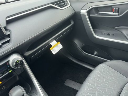Used 2025 Toyota RAV4 XLE image 19