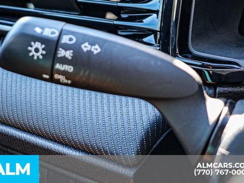 Used 2025 Toyota Camry SE image 32