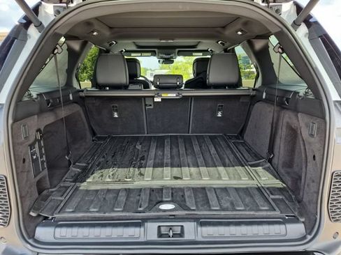 Used 2025 Land Rover Discovery Dynamic SE AWD/4WD image 22