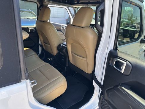 Used 2018 Jeep Wrangler Unlimited Sahara AWD/4WD image 33