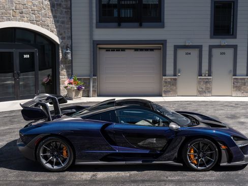 Used 2019 McLaren Senna RWD image 10