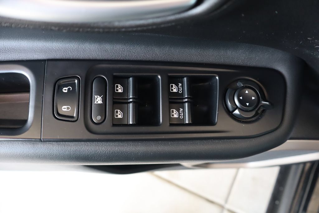 Used 2017 Jeep Renegade Limited FWD image 14