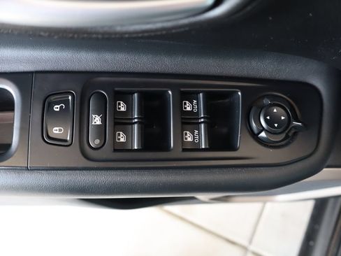 Used 2017 Jeep Renegade Limited FWD image 14
