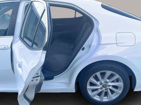 Used 2022 Toyota Camry LE image 41