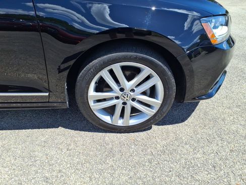 Used 2017 Volkswagen Jetta SEL FWD image 4