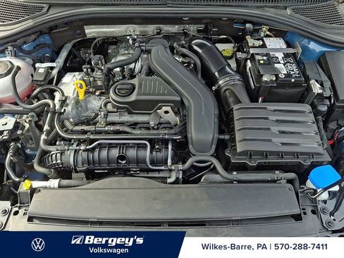 Certified 2025 Volkswagen Jetta SE image 30