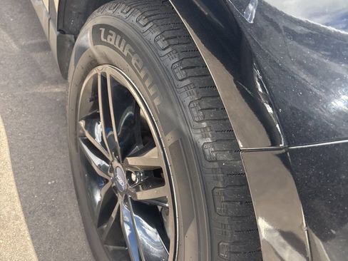 Used 2018 Ford Edge SEL w/ Equipment Group 201A FWD image 7
