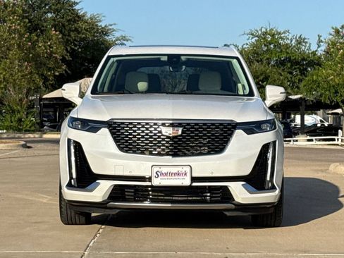 Used 2024 Cadillac XT6 Premium Luxury w/ Technology Package FWD image 2