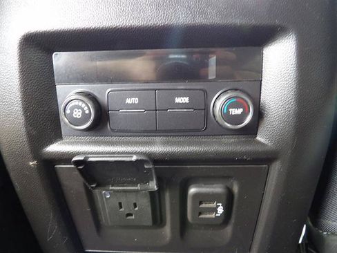 Certified 2023 Chevrolet Traverse LT w/ LT Premium Package AWD/4WD image 36