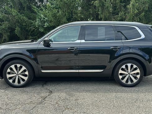 Used 2021 Kia Telluride EX w/ EX Premium Package FWD image 27