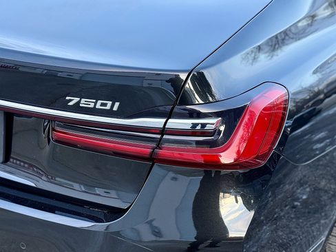 Used 2020 BMW 750i xDrive w/ Executive Package image 16