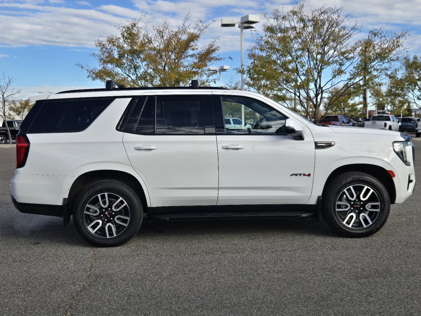 Used 2024 GMC Yukon AT4 AWD/4WD image 45