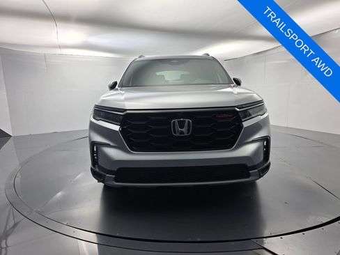 Used 2025 Honda Pilot TrailSport image 2