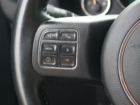 Used 2016 Jeep Wrangler Unlimited Rubicon w/ Connectivity Group AWD/4WD image 19