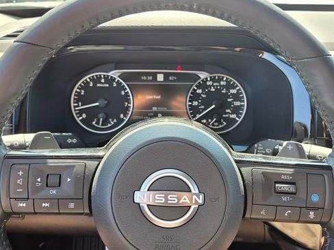 Used 2023 Nissan Pathfinder Platinum w/ Black Appearance Package AWD/4WD image 28