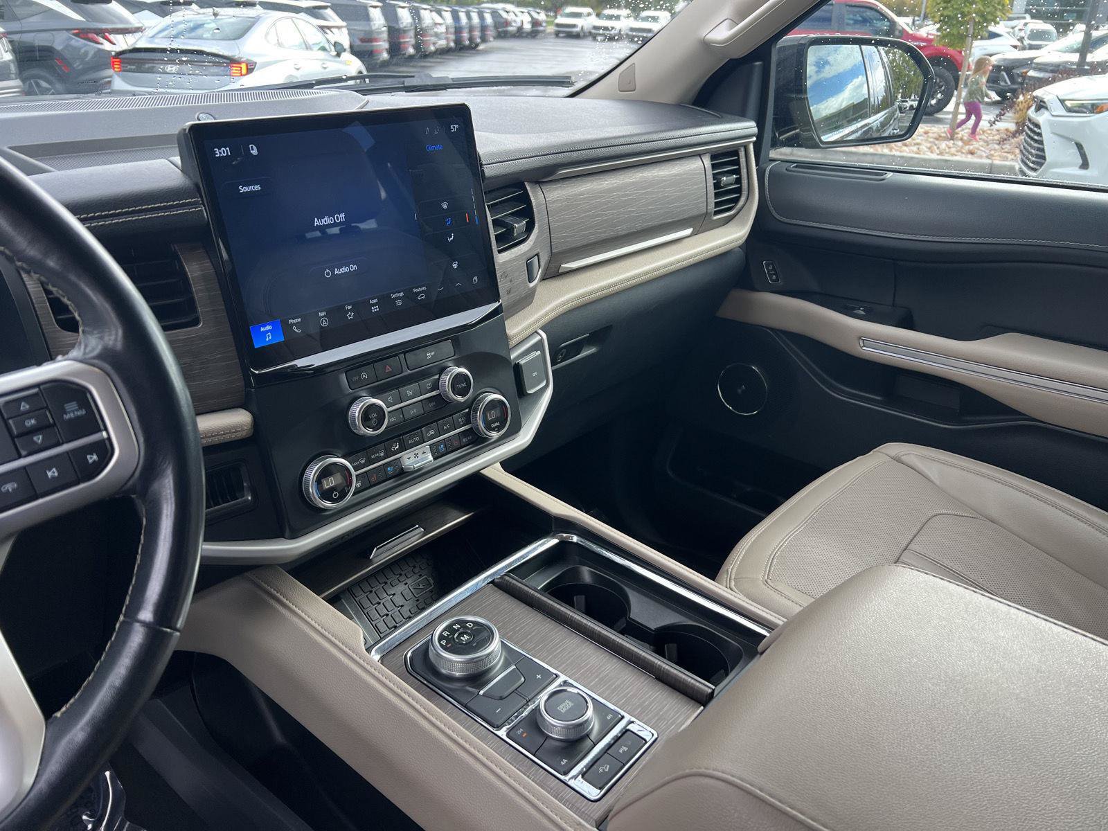 Used 2024 Ford Expedition Limited AWD/4WD image 7