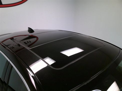 Used 2016 Chevrolet Malibu LT image 2