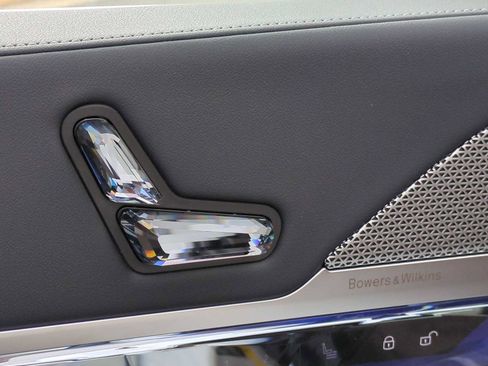 Used 2024 BMW i7 xDrive60 image 17