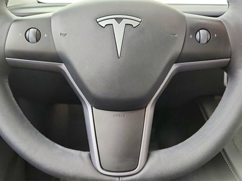 Used 2024 Tesla Model Y Long Range image 44