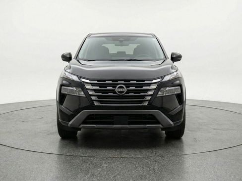 Used 2025 Nissan Rogue SV image 2