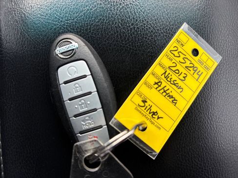 Used 2013 Nissan Altima 3.5 SL w/ Technology Pkg image 30