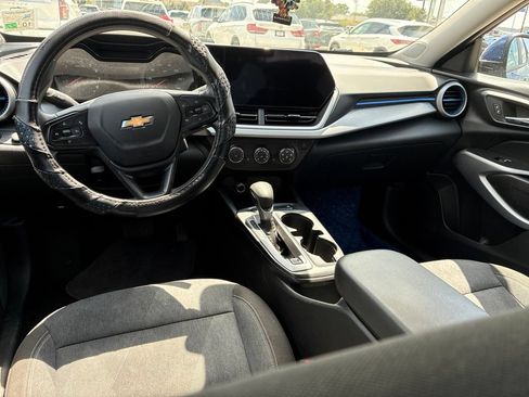 Used 2024 Chevrolet Trax LS w/ LS Convenience Package FWD image 14