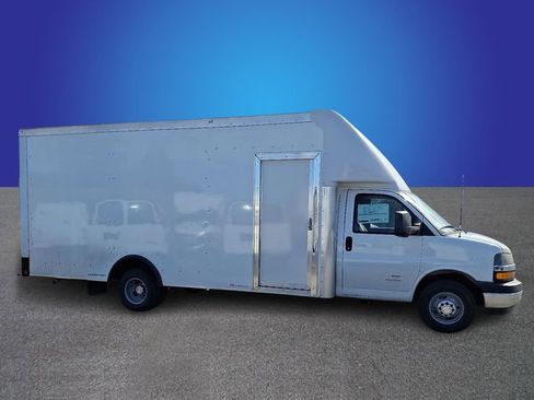 New 2025 Chevrolet Express 4500 Extended w/ Power Convenience Package RWD image 3