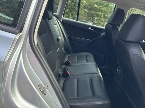 Used 2017 Volkswagen Tiguan S image 13