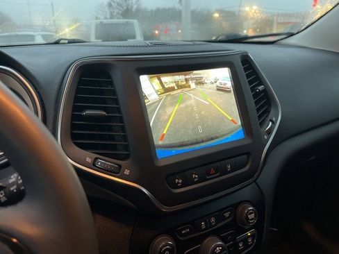 Used 2023 Jeep Cherokee Altitude Lux image 24