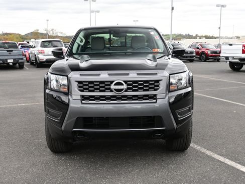 Used 2025 Nissan Frontier SV image 3