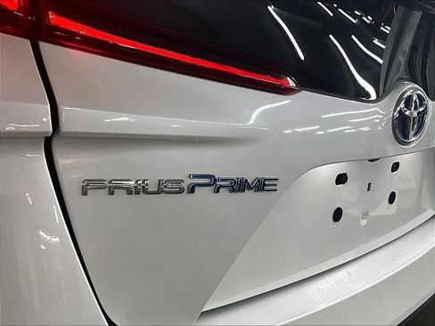 Certified 2022 Toyota Prius Prime XLE FWD image 28