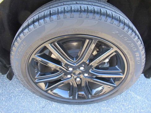 Used 2022 Ford Edge ST-Line image 11