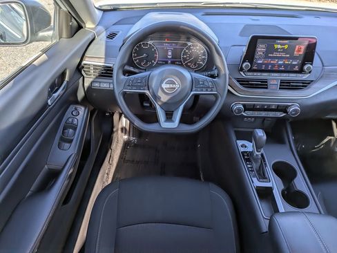Used 2025 Nissan Altima 2.5 SV image 16