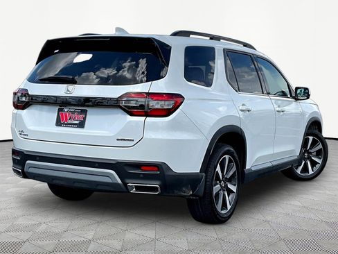 Used 2023 Honda Pilot Touring image 6