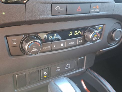 Used 2024 Nissan Frontier PRO-4X w/ Technology Package image 15