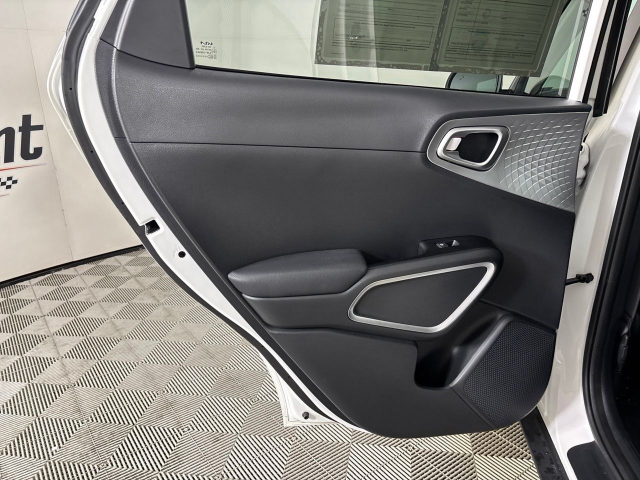Used 2025 Kia Soul LX w/ LX Technology Package FWD image 21