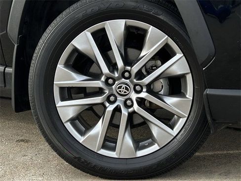 Used 2023 Toyota RAV4 XLE Premium image 11