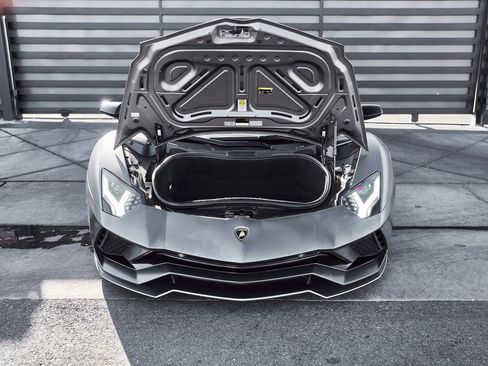 Used 2018 Lamborghini Aventador S AWD/4WD image 9