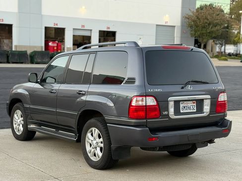 Used 2004 Lexus LX 470 4WD w/ Preferred Accessory Pkg image 11