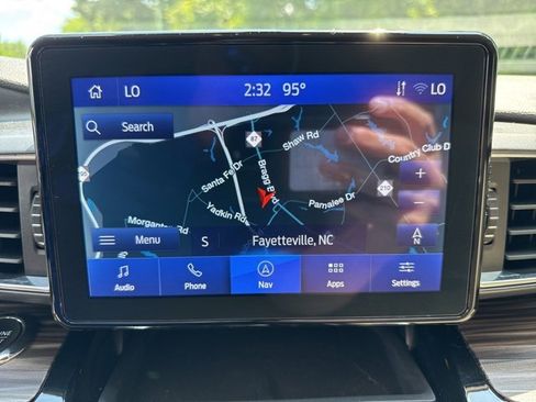 Used 2024 Ford Explorer Limited image 18