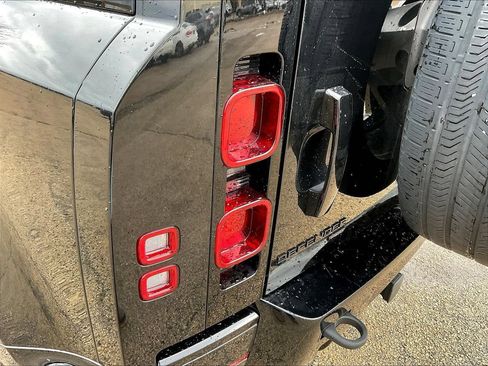 Used 2023 Land Rover Defender 110 X-Dynamic SE AWD/4WD image 23