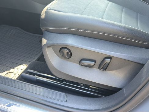 Used 2022 Volkswagen Taos SE w/ Panoramic Sunroof Package AWD/4WD image 19