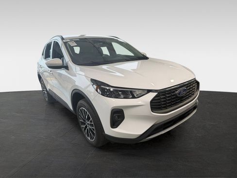 Used 2023 Ford Escape SE FWD image 3