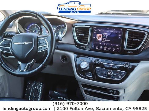 Used 2018 Chrysler Pacifica Touring-L Plus image 12