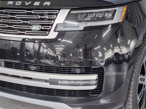 Used 2023 Land Rover Range Rover Autobiography image 11