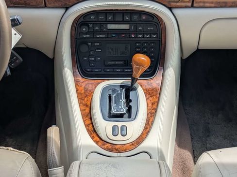 Used 2003 Jaguar XJ8 L RWD image 18